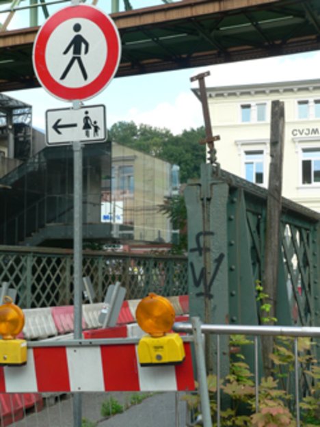 Gesperrte Adlerbrücke