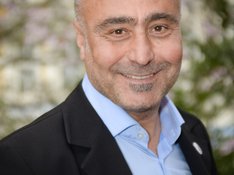 Cemal Agir Portrait Cemal Agir, Fraktionsvorsitzender DIE LINKE in der Bezirksvertretung Elberfeld und Mitglied im Ausschuss für Soziales, Familie und Gesundheit